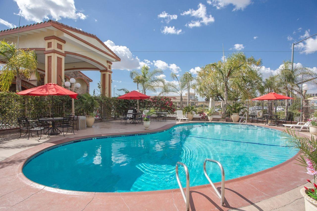 & 3* Buena Park