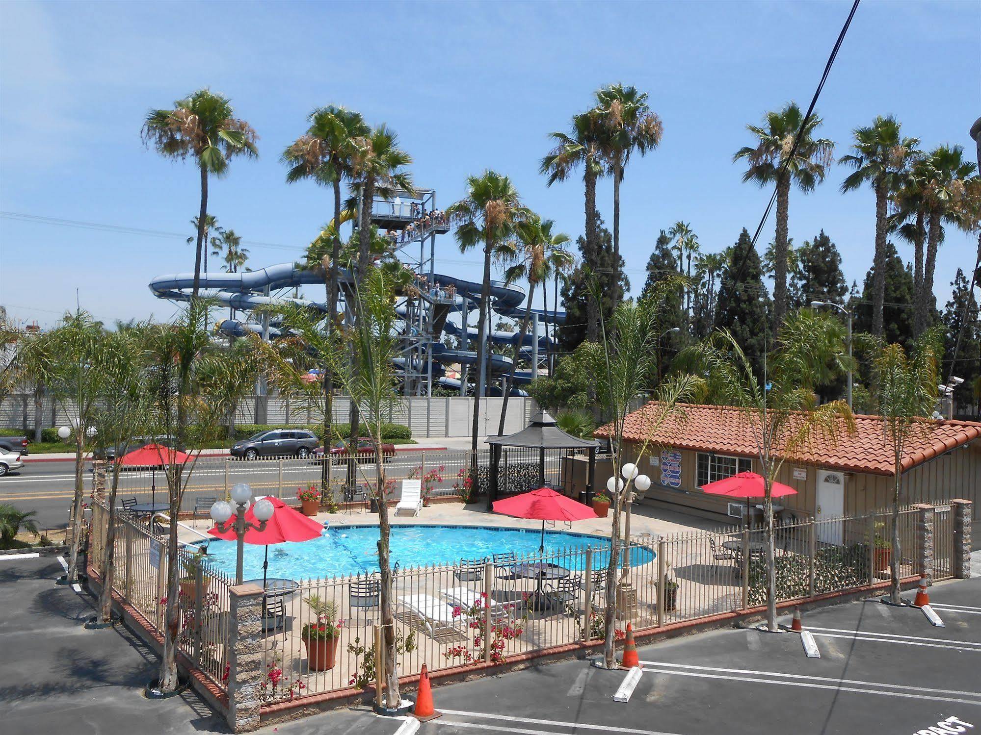 & 3* Buena Park